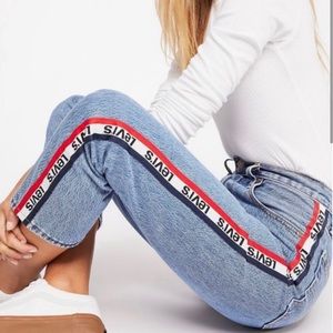 NWOT Levi’ Logo Stripe 501 25x28